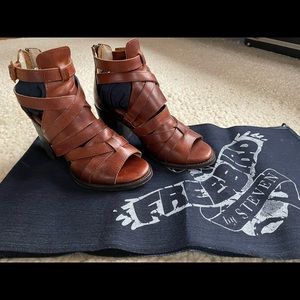 Freebird Claw - cognac - size 7 (new without box)